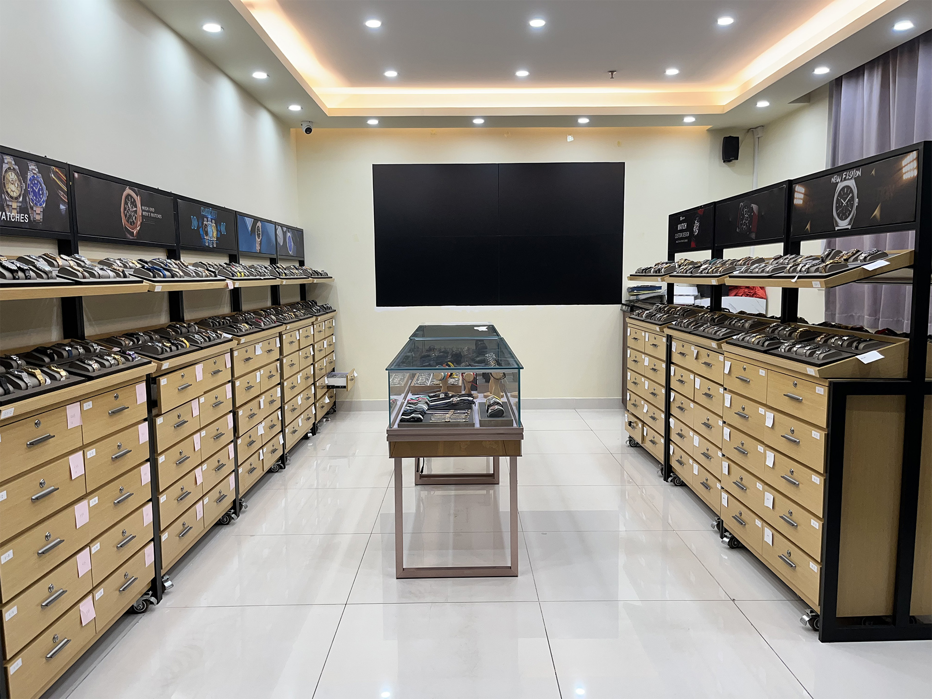 China Foksy Watch Invites You to Visit Our Watch Showroom and Assembly Factory to Experience High-Quality Watchmaking